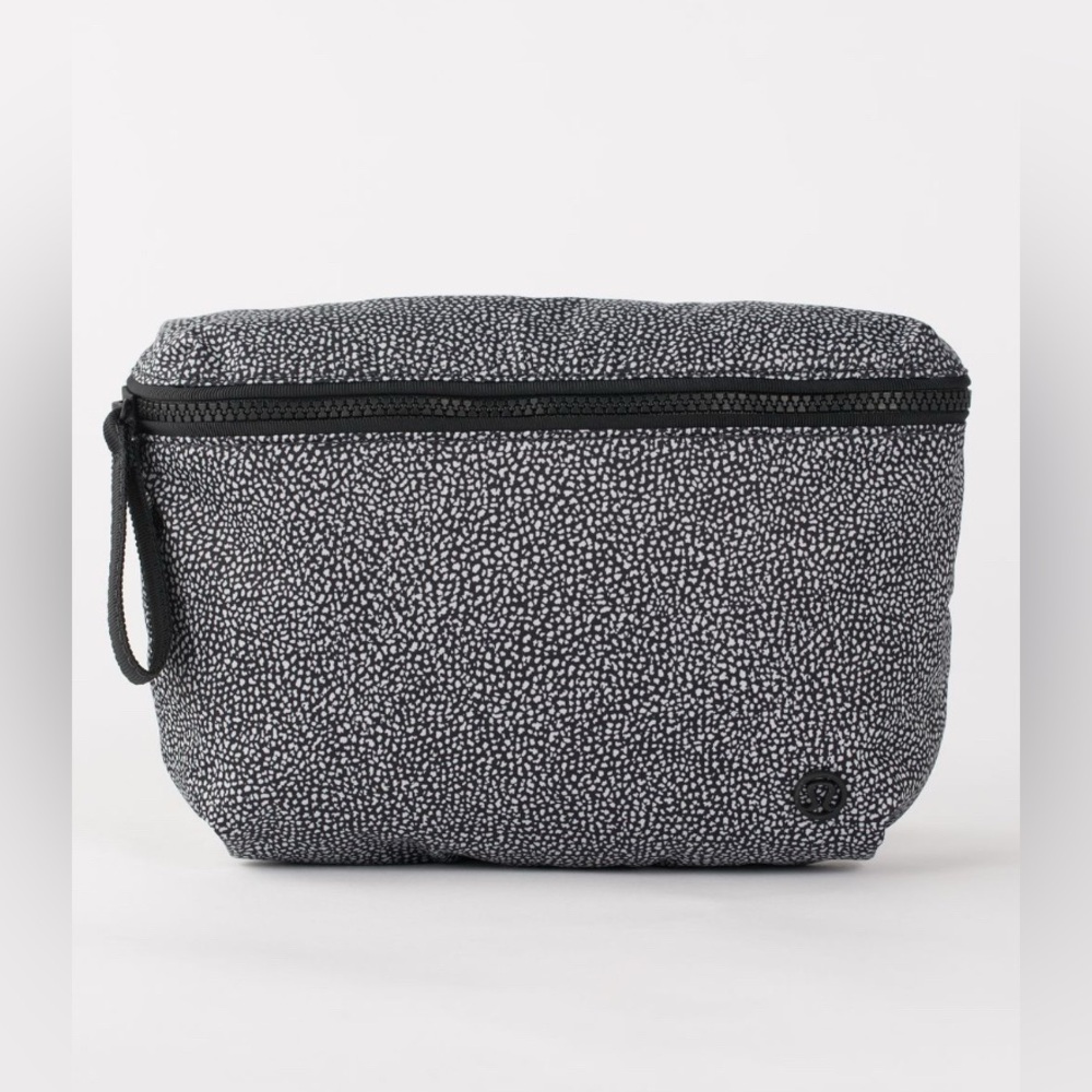 Lululemon Go Lightly Belt Bag in Chakra Print Alpine White Black
